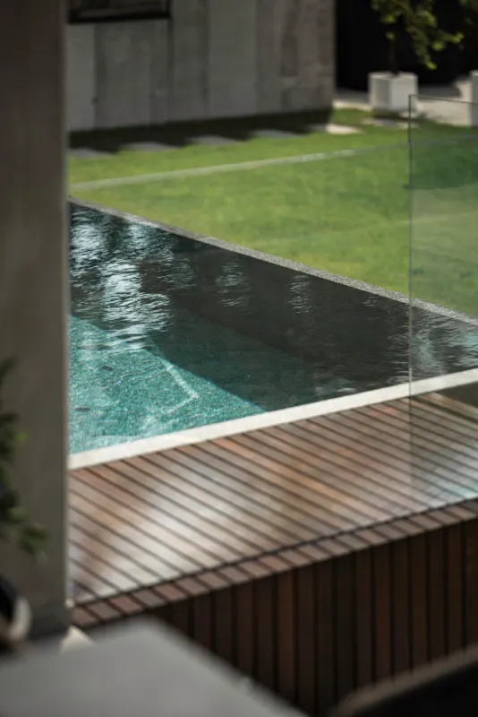 Kusserpool mit Terrasse