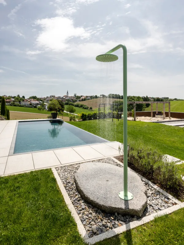 Infinitybecken mit Outdoordusche