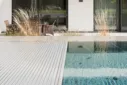 Rollladenabdeckung halb geöffnet