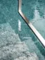 Wasserfarbe mit sichtbaren massiven Granit und elegantem Geländer