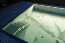 Poolbeleuchtung eines Natursteinbecken bei Nacht