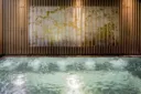 Whirlpool im Innenbereich mit Massagedüsen